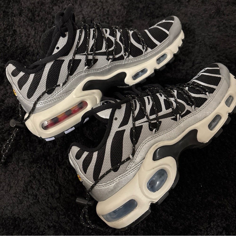 Nike Airmax TN size 6 women black and silver